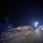 Stundenlange Vollsperrung auf der A2 im Nordkreis – Kran kippt von Schwertransporter