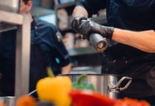„Maximales Geiz-Angebot“ für Gastrobeschäftigte – Gewerkschaft warnt: Restaurants und Hotels laufen die Leute weg
