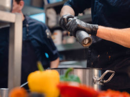 „Maximales Geiz-Angebot“ für Gastrobeschäftigte – Gewerkschaft warnt: Restaurants und Hotels laufen die Leute weg
