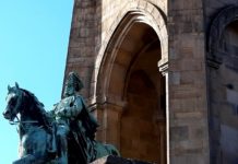 „Europa brennt, verteidigt euer Erbe“ – Reichsflaggen und Banner in Dortmund aufgehängt